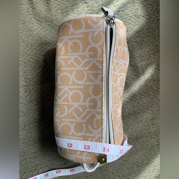 Calvin Klein signature cosmetic bag case - Picture 2 of 5